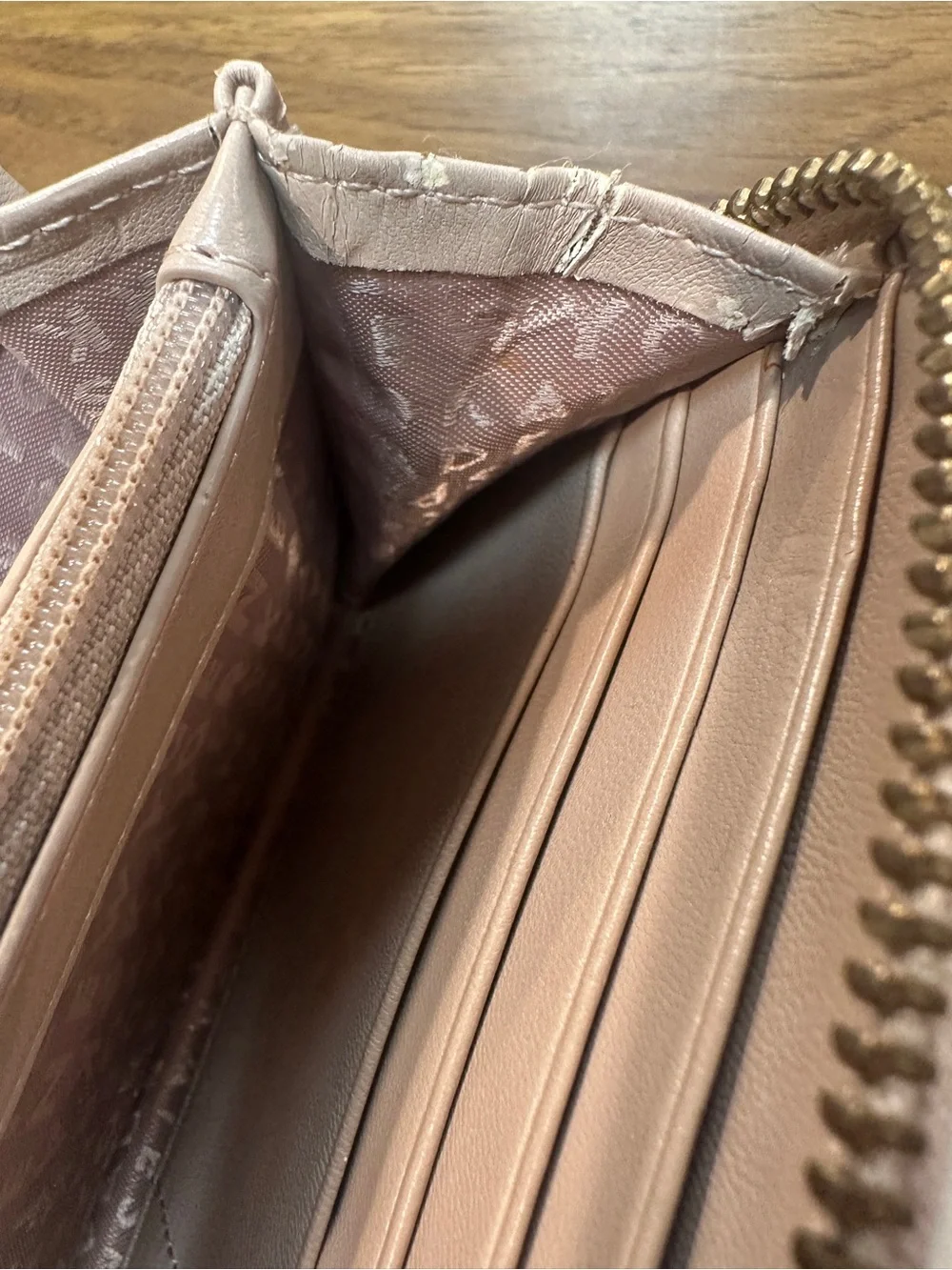 Kate Spade Zip Around Tan/Cream Wallet Tassel Accent Lots of Storage